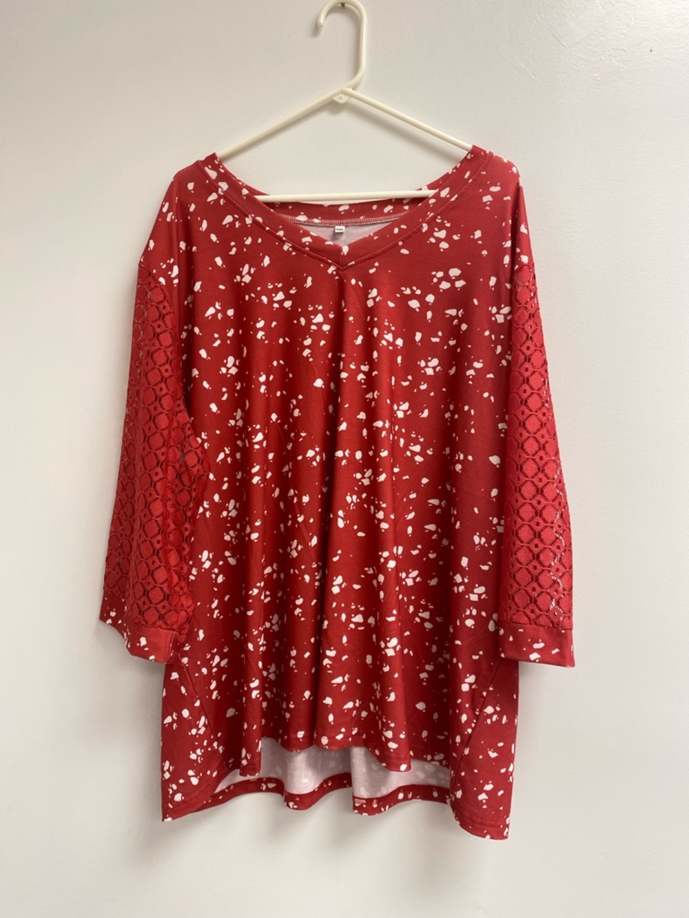 Women’s 5XL Top With Crocheted Sleeves  Red/Pink And White